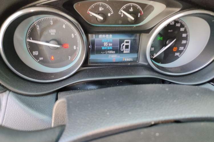 Used Buick Envision 2016 20T Two-Wheel-Drive Elite Model Odometer Close Up