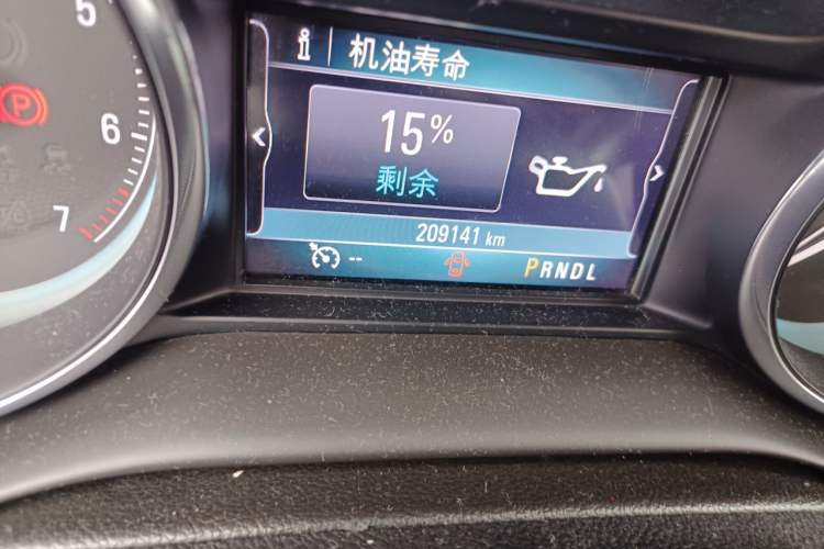 Used Buick Envision 2016 20T Two-Wheel Drive Leading Version Odometer Close Up