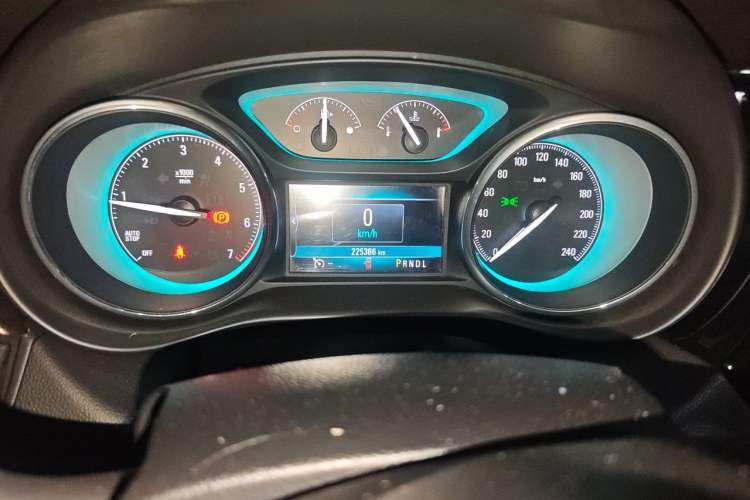 Used Buick Envision 2016 20T Two-Wheel-Drive Elite Model Odometer Close Up