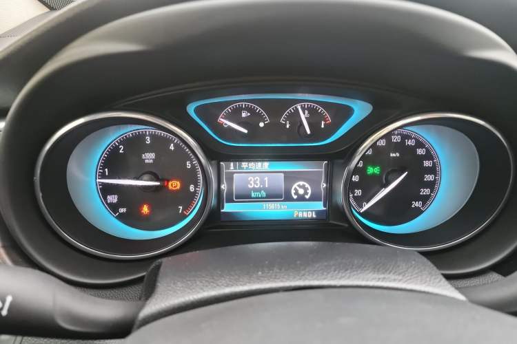 Used Buick Envision 2016 20T Two-Wheel-Drive Elite Model Odometer Close Up