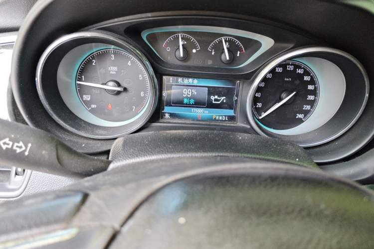 Used Buick Envision 2016 28T Four-Wheel Drive Elite Version Odometer Close Up