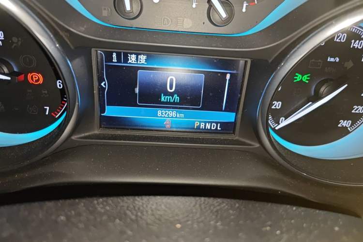Used Buick Envision 2016 20T Two-Wheel-Drive Elite Model Odometer Close Up