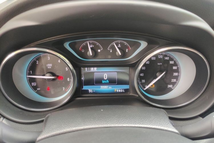 Used Buick Envision 2016 20T Two-Wheel-Drive Elite Model Odometer Close Up