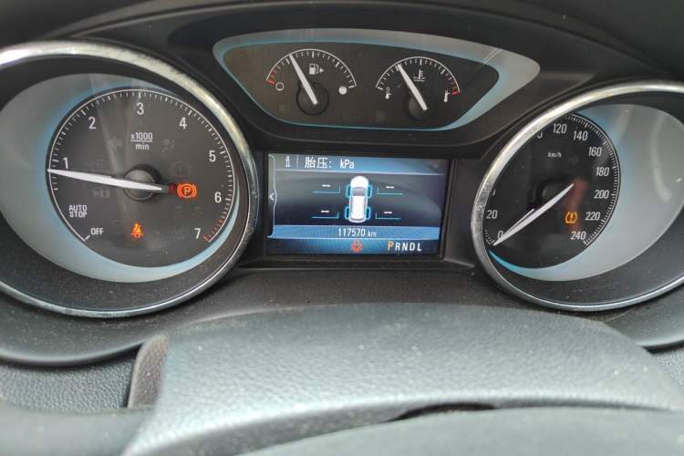 Used Buick Envision 2016 20T Two-Wheel-Drive Elite Model Odometer Close Up