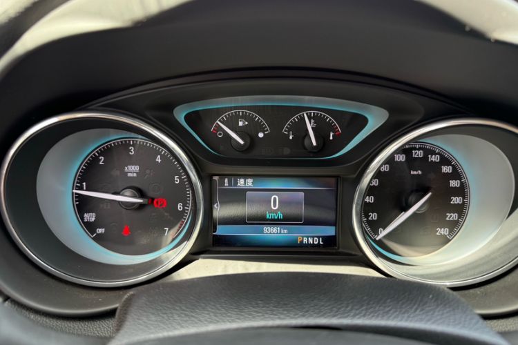 Used Buick Envision 2016 20T Two-Wheel-Drive Elite Model Odometer Close Up
