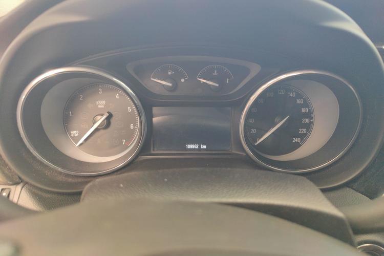 Used Buick Envision 2016 20T Four-Wheel Drive Luxury Model Odometer Close Up