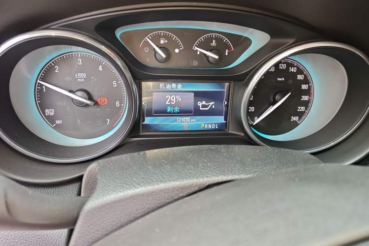 Used Buick Envision 2016 20T Two-Wheel-Drive Elite Model Odometer Close Up