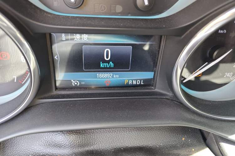 Used Buick Envision 2016 20T Two-Wheel-Drive Elite Model Odometer Close Up