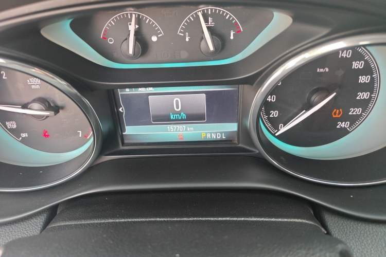 Used Buick Envision 2016 20T Two-Wheel-Drive Elite Model Odometer Close Up