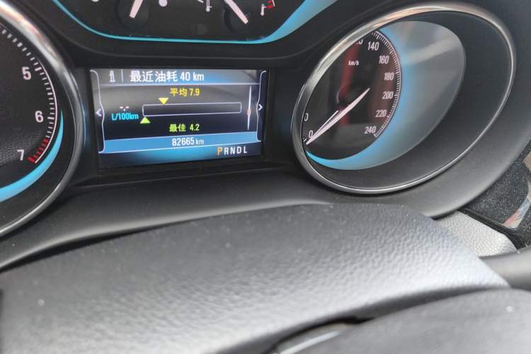Used Buick Envision 2016 20T Two-Wheel-Drive Elite Model Odometer Close Up
