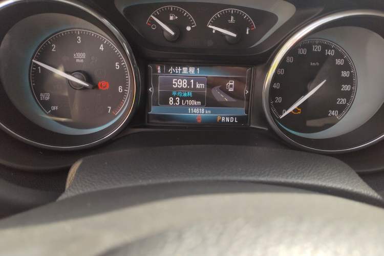 Used Buick Envision 2016 20T Two-Wheel Drive Leading Version Odometer Close Up