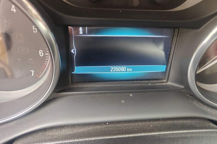 Used Buick Envision 2016 20T Two-Wheel-Drive Elite Model Odometer Close Up