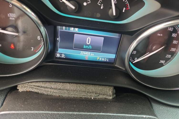 Used Buick Envision 2016 28T Four-Wheel Drive Elite Version Odometer Close Up