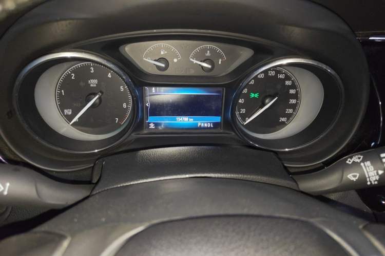 Used Buick Envision 2016 28T Four-Wheel Drive Luxury Model Odometer Close Up