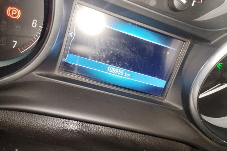 Used Buick Envision 2016 20T Two-Wheel Drive Leading Version Odometer Close Up