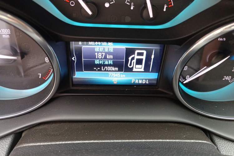 Used Buick Envision 2016 20T Two-Wheel-Drive Elite Model Odometer Close Up