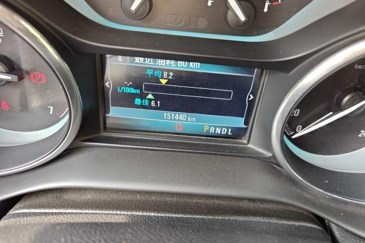 Used Buick Envision 2016 20T Two-Wheel-Drive Elite Model Odometer Close Up