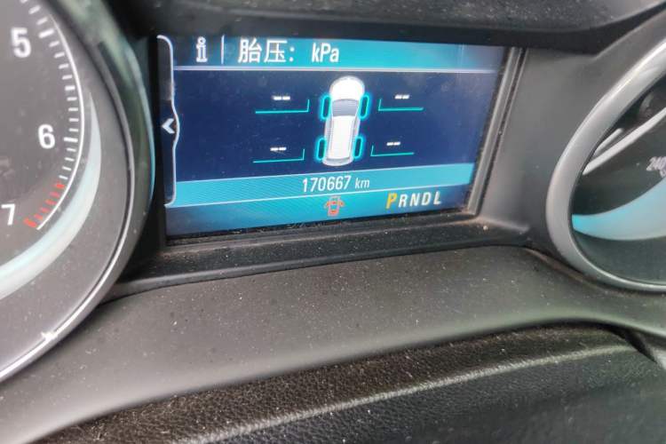 Used Buick Envision 2016 20T Two-Wheel-Drive Elite Model Odometer Close Up