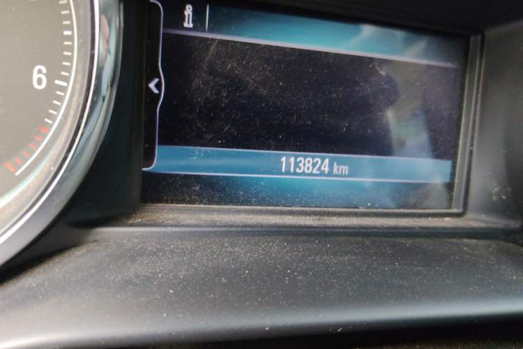 Used Buick Envision 2016 20T Two-Wheel-Drive Elite Model Odometer Close Up