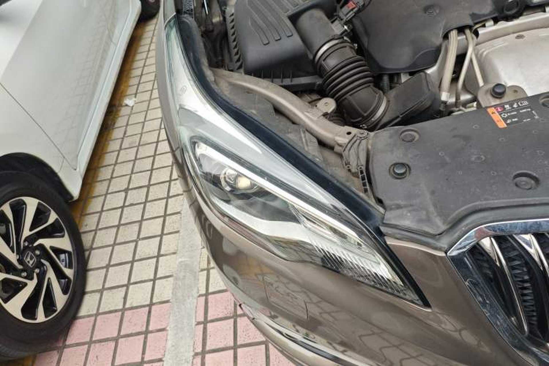Used Buick Envision 2016 28T Four-Wheel Drive Luxury Model Right Front Headlight