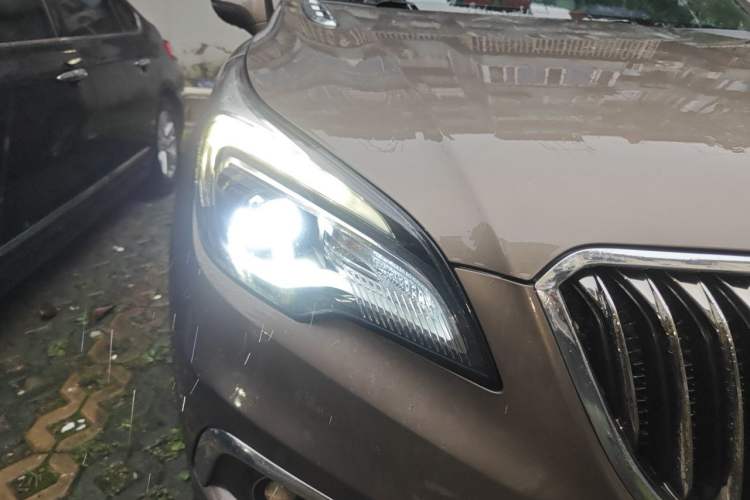 Used Buick Envision 2016 20T Two-Wheel-Drive Elite Model Right Front Headlight