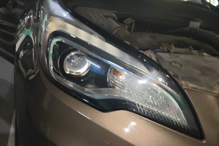 Used Buick Envision 2016 28T Four-Wheel Drive Luxury Model Right Front Headlight