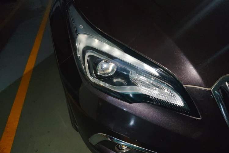 Used Buick Envision 2016 20T Two-Wheel-Drive Elite Model Right Front Headlight