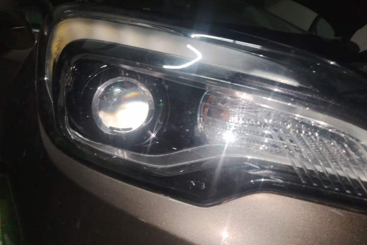 Used Buick Envision 2016 20T Four-Wheel Drive Luxury Model Right Front Headlight