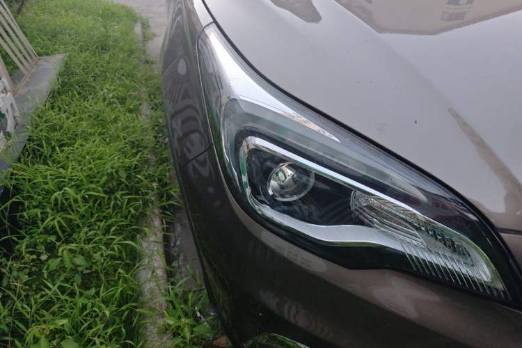 Used Buick Envision 2016 20T Two-Wheel-Drive Elite Model Right Front Headlight