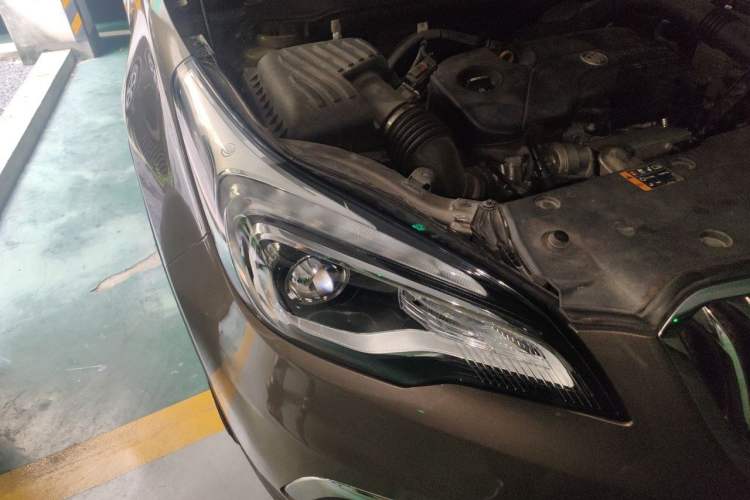 Used Buick Envision 2016 20T Two-Wheel-Drive Elite Model Right Front Headlight
