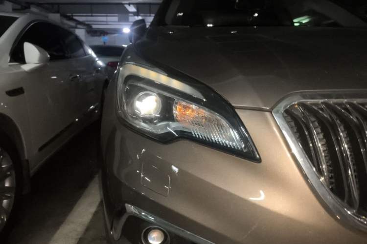 Used Buick Envision 2016 28T Four-Wheel Drive Elite Version Right Front Headlight
