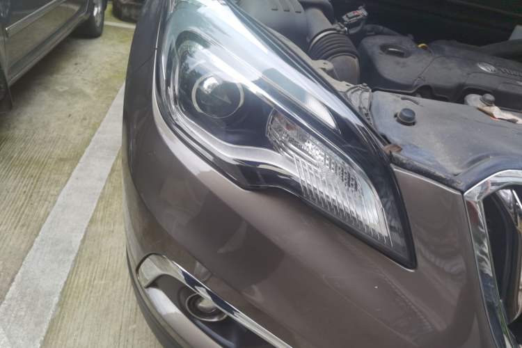 Used Buick Envision 2016 20T Two-Wheel-Drive Elite Model Right Front Headlight