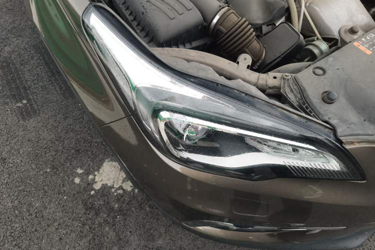 Used Buick Envision 2016 28T Four-Wheel Drive Luxury Model Right Front Headlight