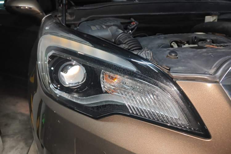Used Buick Envision 2016 28T Four-Wheel Drive Luxury Model Right Front Headlight