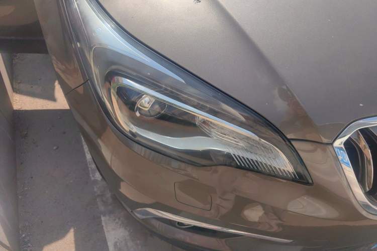 Used Buick Envision 2016 28T Four-Wheel Drive Luxury Model Right Front Headlight