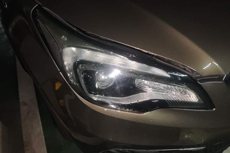 Used Buick Envision 2016 20T Two-Wheel-Drive Elite Model Right Front Headlight