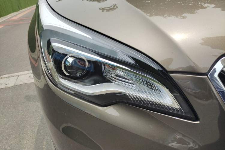 Used Buick Envision 2016 20T Two-Wheel-Drive Elite Model Right Front Headlight