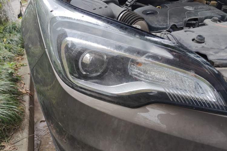 Used Buick Envision 2016 20T Two-Wheel-Drive Elite Model Right Front Headlight