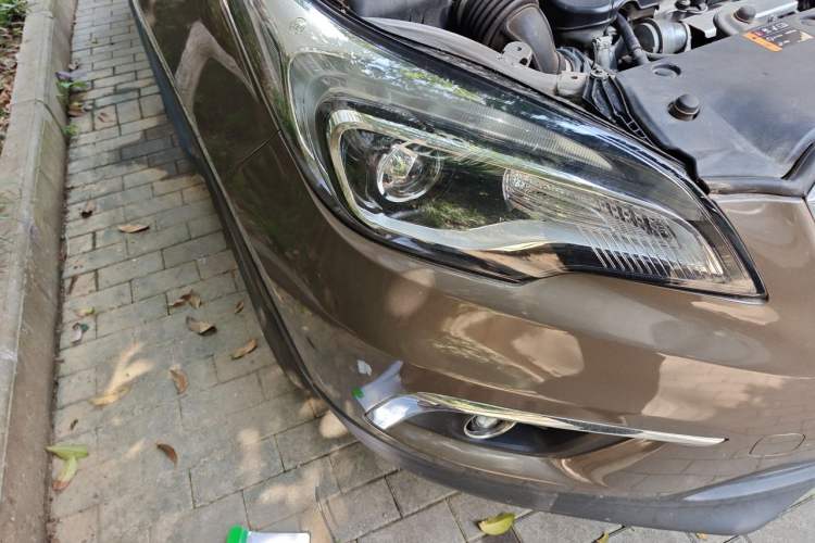 Used Buick Envision 2016 20T Two-Wheel-Drive Elite Model Right Front Headlight