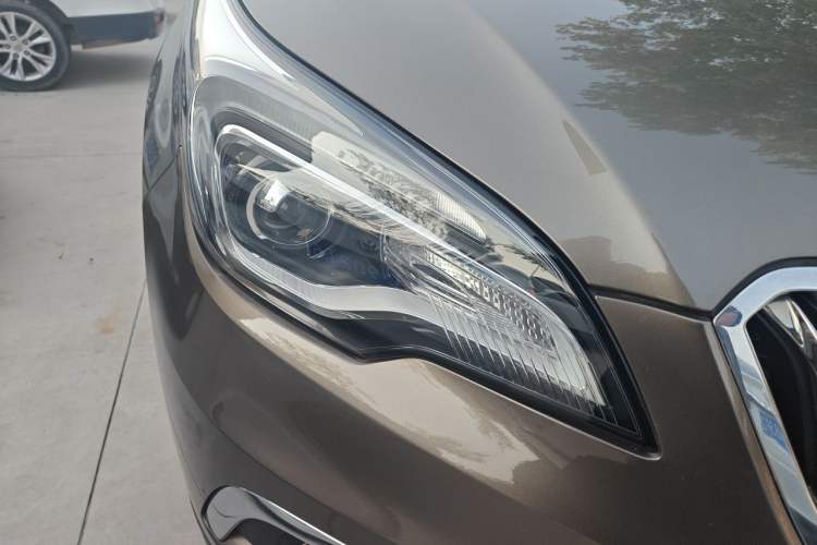 Used Buick Envision 2016 20T Two-Wheel-Drive Elite Model Right Front Headlight