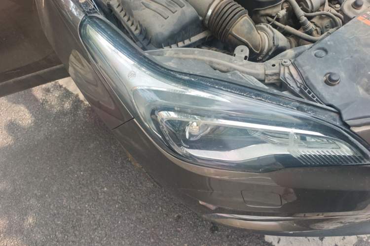 Used Buick Envision 2016 20T Four-Wheel Drive Luxury Model Right Front Headlight