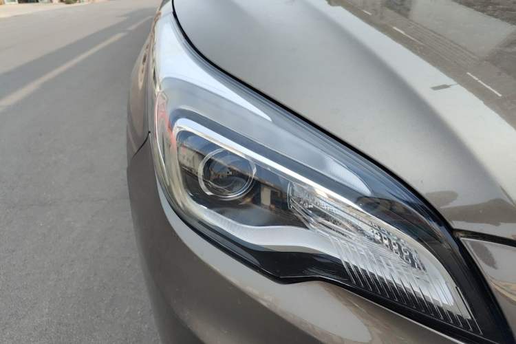 Used Buick Envision 2016 20T Two-Wheel-Drive Elite Model Right Front Headlight