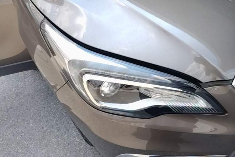 Used Buick Envision 2016 20T Two-Wheel-Drive Elite Model Right Front Headlight