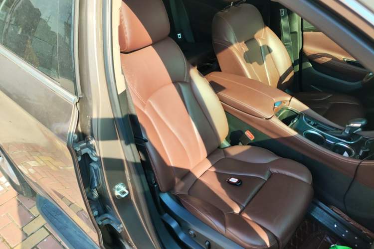 Used Buick Envision 2016 28T Four-Wheel Drive Luxury Model Right Front Seat