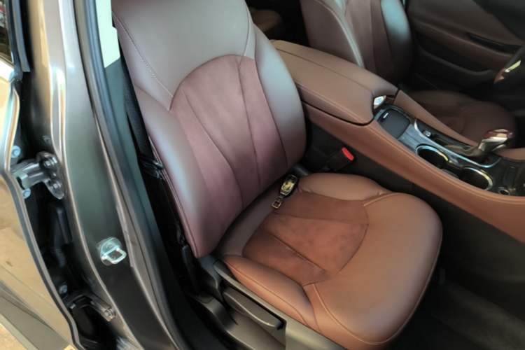 Used Buick Envision 2016 20T Two-Wheel-Drive Elite Model Right Front Seat