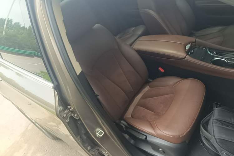 Used Buick Envision 2016 20T Two-Wheel-Drive Elite Model Right Front Seat