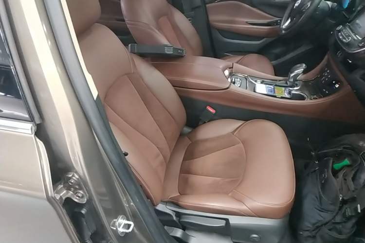 Used Buick Envision 2016 20T Two-Wheel-Drive Elite Model Right Front Seat