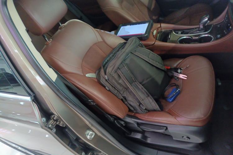 Used Buick Envision 2016 20T Two-Wheel-Drive Elite Model Right Front Seat