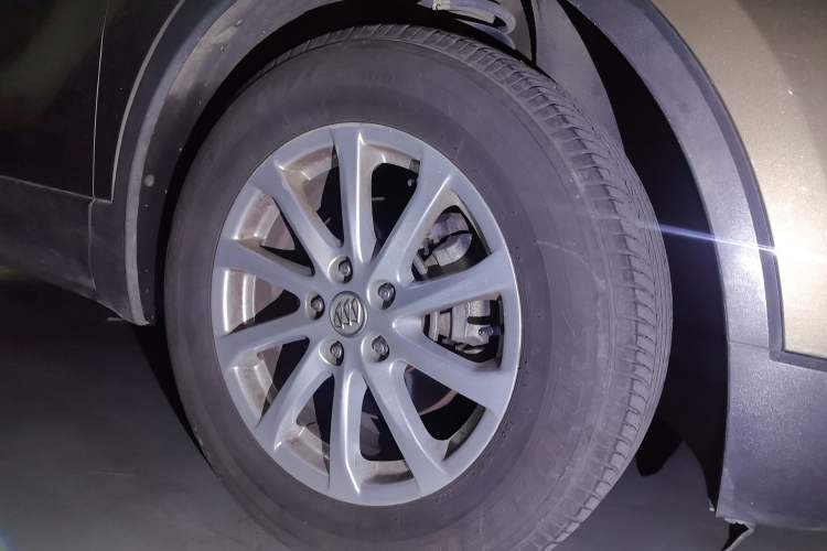 Used Buick Envision 2016 20T Two-Wheel-Drive Elite Model Right Front Wheel Hub