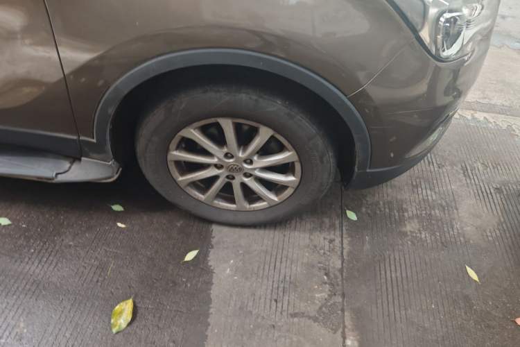 Used Buick Envision 2016 20T Two-Wheel Drive Leading Version Right Front Wheel Hub